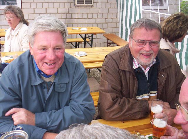 Senioren beim Sommerfest.JPG